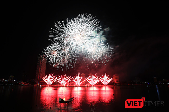 Lễ hội pháo hoa Đà Nẵng 2017: Mãn nhãn với “Trận chung kết sớm” giữa Úc và Ý ảnh 27