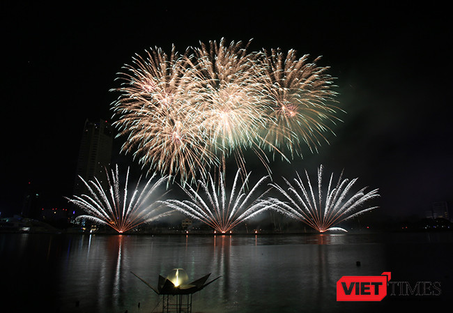 Lễ hội pháo hoa Đà Nẵng 2017: Mãn nhãn với “Trận chung kết sớm” giữa Úc và Ý ảnh 25