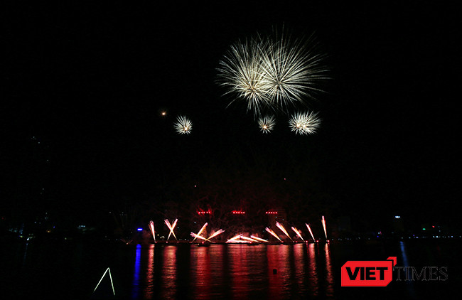 Lễ hội pháo hoa Đà Nẵng 2017: Mãn nhãn với “Trận chung kết sớm” giữa Úc và Ý ảnh 1