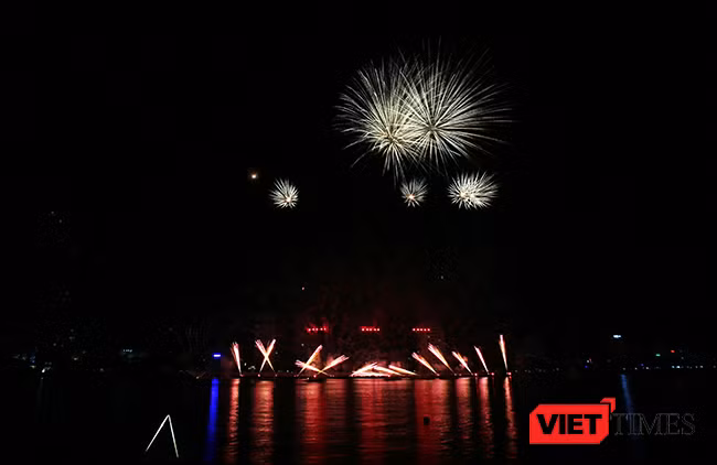 Lễ hội pháo hoa Đà Nẵng 2017: Mãn nhãn với “Trận chung kết sớm” giữa Úc và Ý ảnh 1