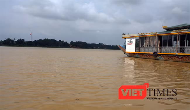 Nước sông Hương đục bất thường là do làm đường phía thượng nguồn