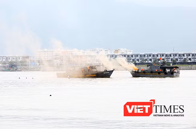 Tình huống gải định là vụ va chạm tàu chờ dầu và tàu du lịch trên sông Hàn