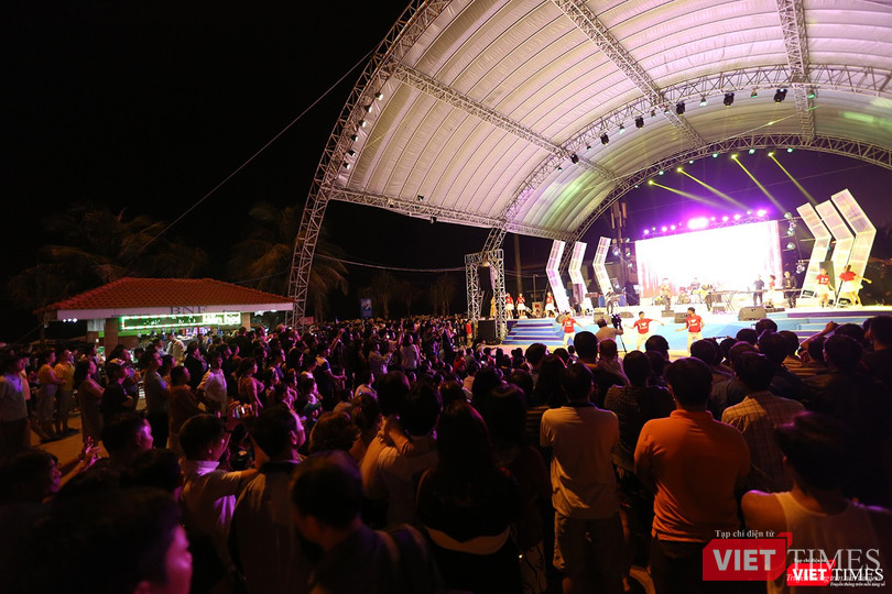 Thủy thủ Hạm đội 7 Mỹ hát vang “Nối vòng tay lớn“ ảnh 2