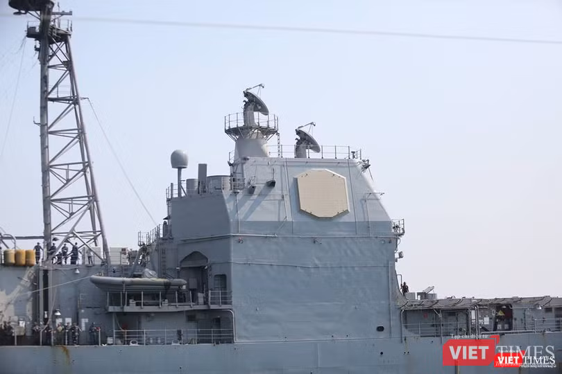 Sức mạnh của tuần dương hạm hộ tống siêu hàng không mẫu hạm đến Đà Nẵng ảnh 11