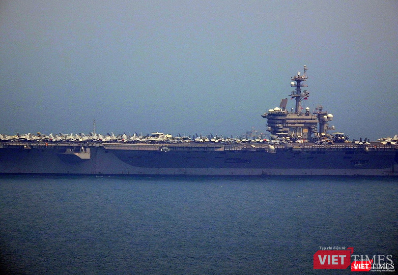 Cận cảnh siêu tàu sân bay Mỹ USS Carl Vinson đang neo đậu Tiên Sa ảnh 6