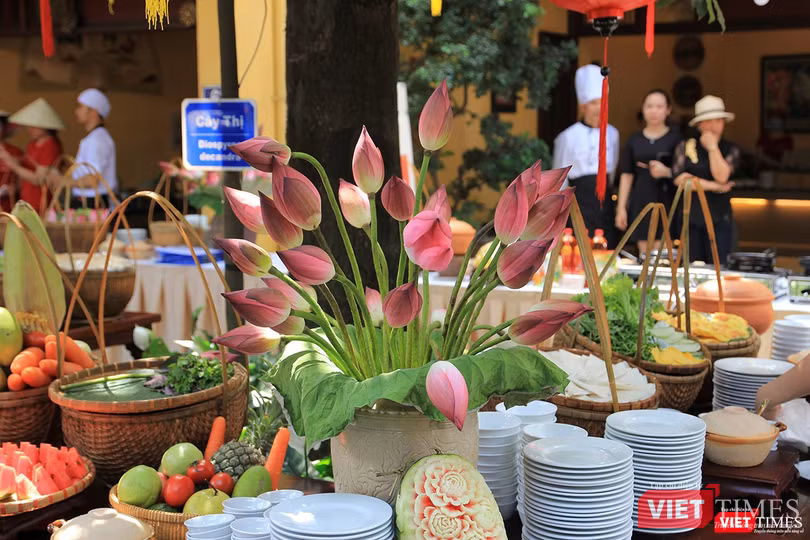 Thủy thủ tàu sân bay USS Carl Vinson mê... bánh xèo Việt Nam ảnh 4