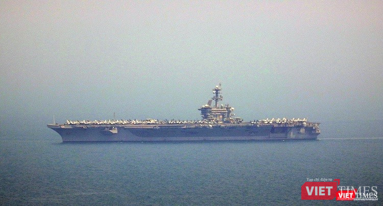 Những hình ảnh đầu tiên của tàu sân bay Mỹ Carl Vinson tại Đà Nẵng ảnh 11