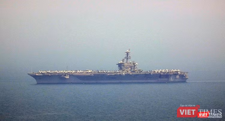 Những hình ảnh đầu tiên của tàu sân bay Mỹ Carl Vinson tại Đà Nẵng ảnh 11