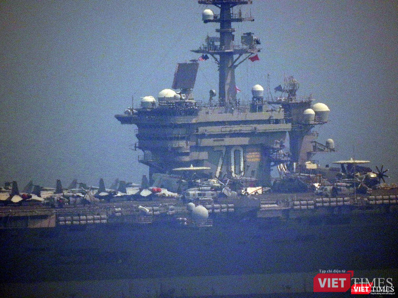 Cận cảnh siêu tàu sân bay Mỹ USS Carl Vinson đang neo đậu Tiên Sa ảnh 9