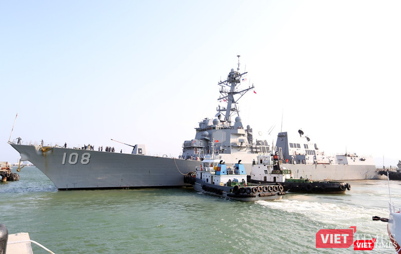 Ngắm “vệ sĩ” hộ tống siêu mẫu hạm USS Carl Vinson cập cảng Đà Nẵng ảnh 3