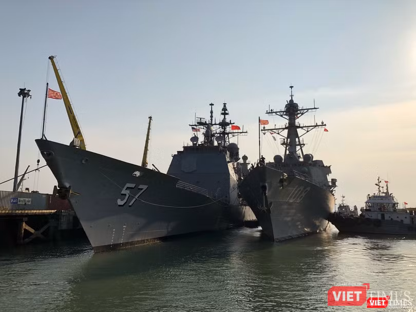 Sức mạnh của tuần dương hạm hộ tống siêu hàng không mẫu hạm đến Đà Nẵng ảnh 13