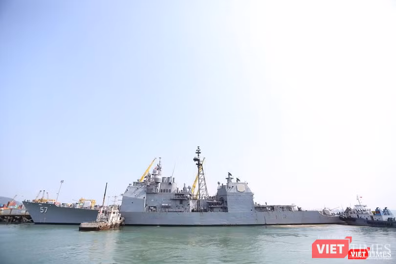 Sức mạnh của tuần dương hạm hộ tống siêu hàng không mẫu hạm đến Đà Nẵng ảnh 2