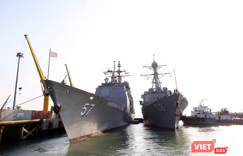 Ngắm “vệ sĩ” hộ tống siêu mẫu hạm USS Carl Vinson cập cảng Đà Nẵng ảnh 8