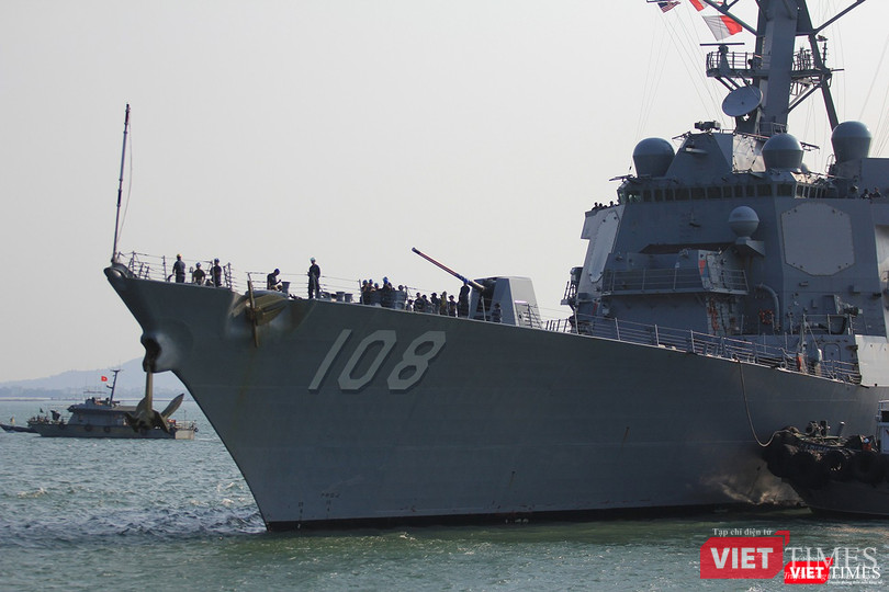 Ngắm “vệ sĩ” hộ tống siêu mẫu hạm USS Carl Vinson cập cảng Đà Nẵng ảnh 10