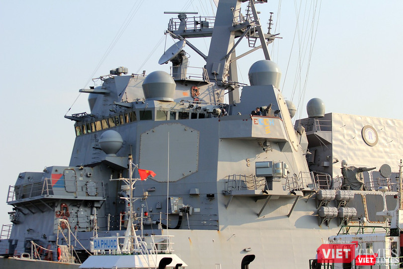 Ngắm “vệ sĩ” hộ tống siêu mẫu hạm USS Carl Vinson cập cảng Đà Nẵng ảnh 12