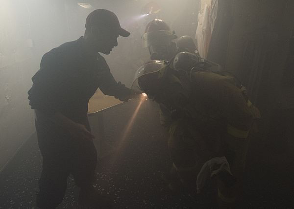 Những hình ảnh đầu tiên của tàu sân bay Mỹ Carl Vinson tại Đà Nẵng ảnh 17