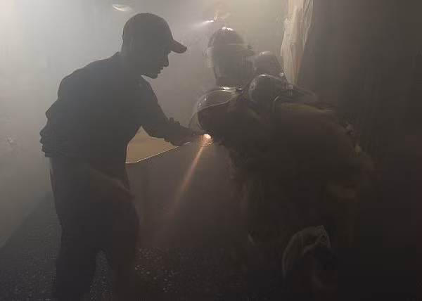 Những hình ảnh đầu tiên của tàu sân bay Mỹ Carl Vinson tại Đà Nẵng ảnh 17