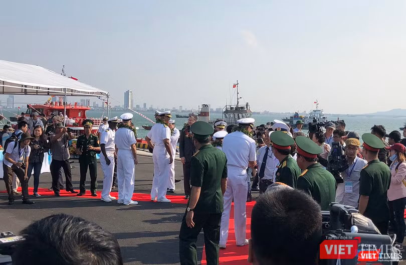 Lê đối Đội tàu đã được cử hành nhanh ngay sau đó