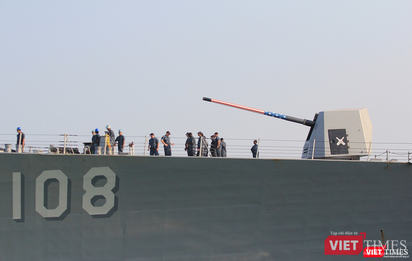 Ngắm “vệ sĩ” hộ tống siêu mẫu hạm USS Carl Vinson cập cảng Đà Nẵng ảnh 11