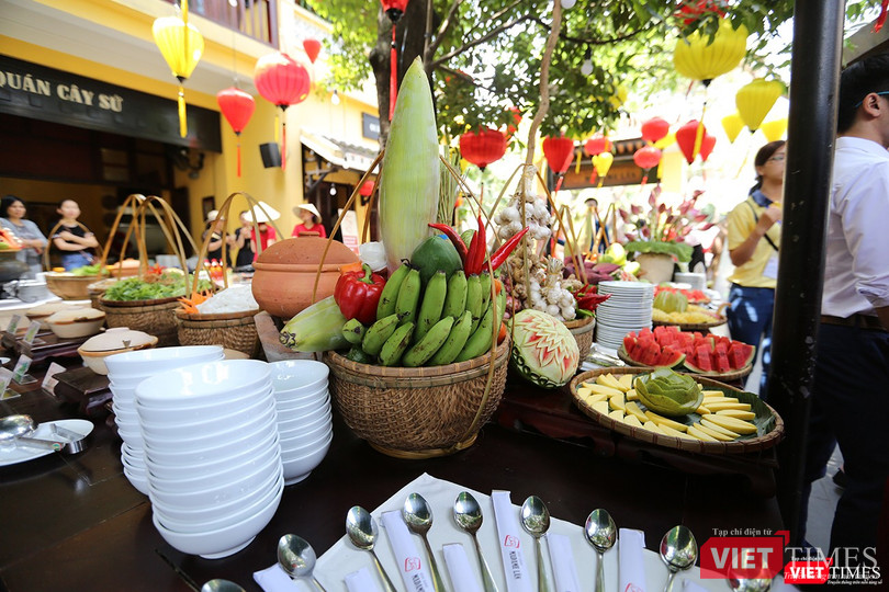 Thủy thủ tàu sân bay USS Carl Vinson mê... bánh xèo Việt Nam ảnh 6