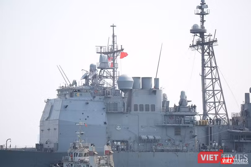 Sức mạnh của tuần dương hạm hộ tống siêu hàng không mẫu hạm đến Đà Nẵng ảnh 3