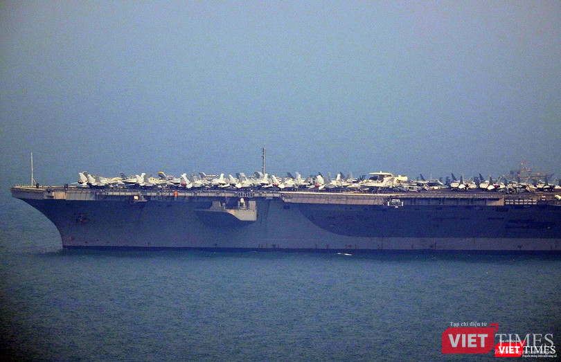 Cận cảnh siêu tàu sân bay Mỹ USS Carl Vinson đang neo đậu Tiên Sa ảnh 5