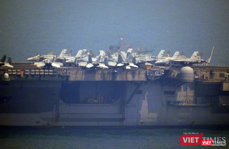 Những hình ảnh đầu tiên của tàu sân bay Mỹ Carl Vinson tại Đà Nẵng ảnh 10