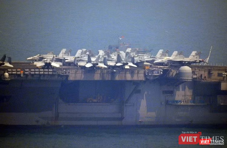 Những hình ảnh đầu tiên của tàu sân bay Mỹ Carl Vinson tại Đà Nẵng ảnh 10