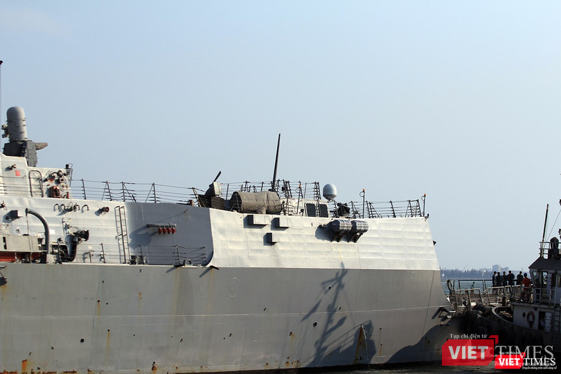 Ngắm “vệ sĩ” hộ tống siêu mẫu hạm USS Carl Vinson cập cảng Đà Nẵng ảnh 16