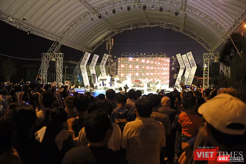 Thủy thủ Hạm đội 7 Mỹ hát vang “Nối vòng tay lớn“ ảnh 14