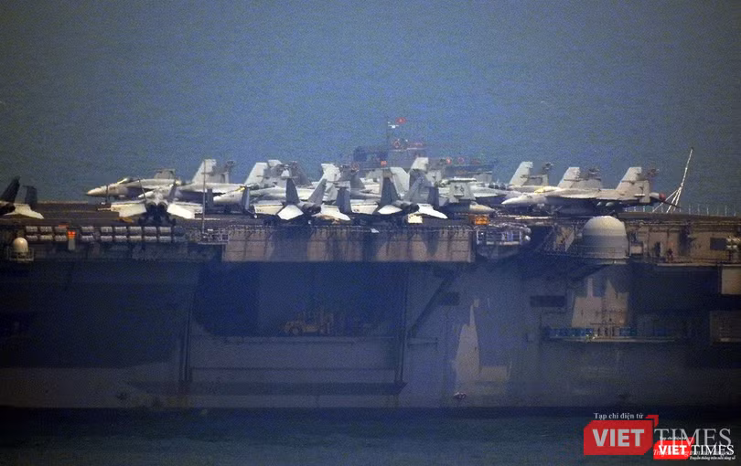 Hình ảnh đầu tiên về đội tàu sân bay Mỹ trên Vịnh Đà Nẵng