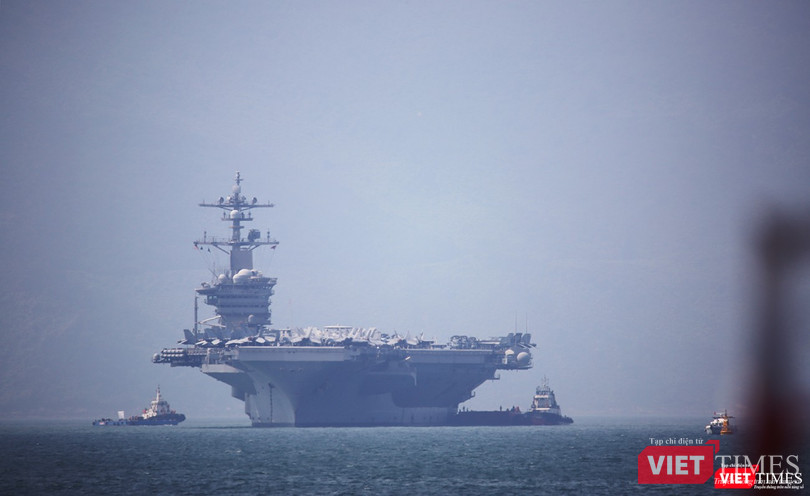 Cận cảnh siêu tàu sân bay Mỹ USS Carl Vinson đang neo đậu Tiên Sa ảnh 3