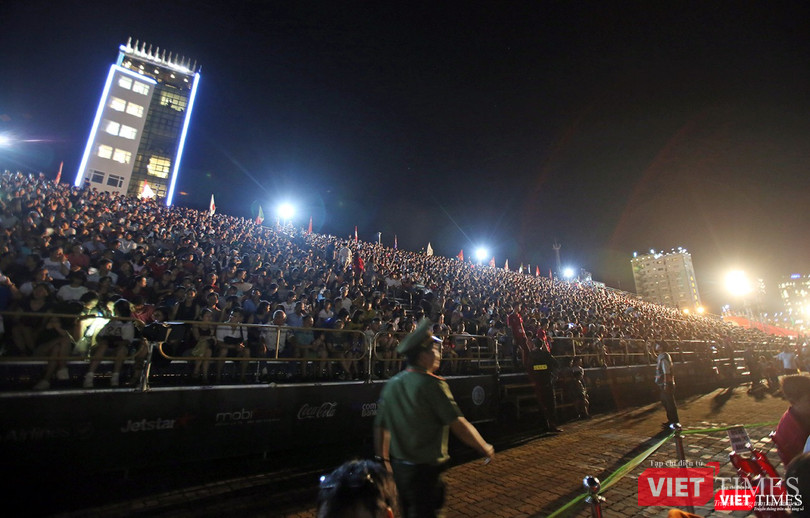 DIFF 2017 thu hút sự quan tâm của khán giả, du khách với 6 khán đài quy mô 22.000 người luôn kín chỗ