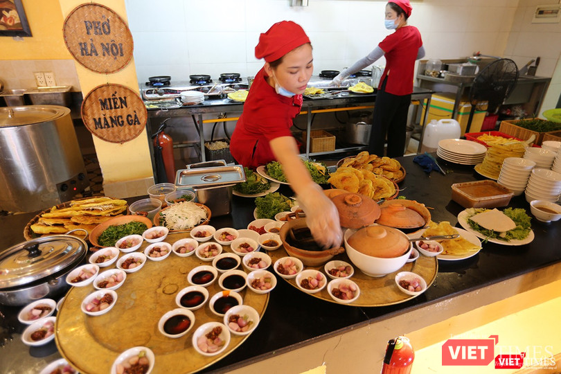 Thủy thủ tàu sân bay USS Carl Vinson mê... bánh xèo Việt Nam ảnh 8