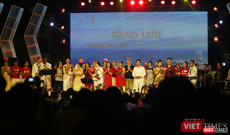 Toàn cảnh chuyến thăm lịch sử của đội tàu sân bay USS Carl Vinson ở Đà Nẵng ảnh 45