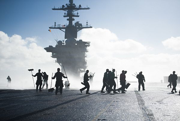 Những hình ảnh đầu tiên của tàu sân bay Mỹ Carl Vinson tại Đà Nẵng ảnh 12