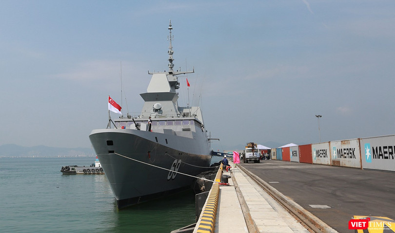 Sáng 26/4, Tàu Hải quân Singapore mang tên RSS INTREPID 69 cùng 150 người trong thủy thủ đoàn đã cập cảng Tiên Sa, chính thức chuyến thăm Đà Nẵng từ ngày 26/4-29/4.