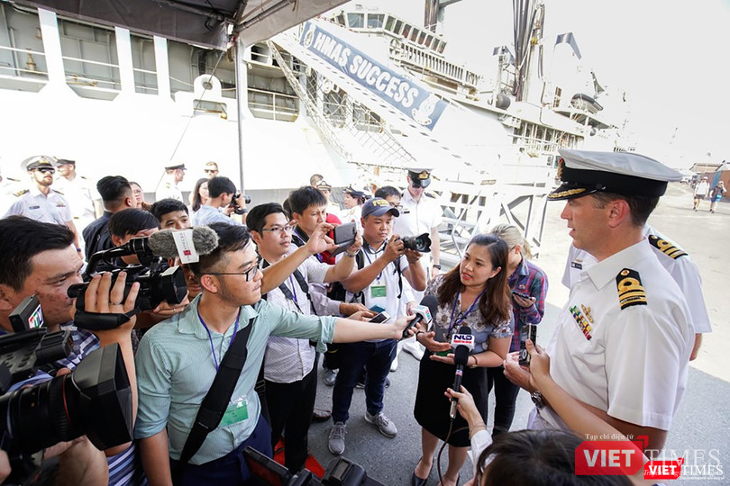 Đội tàu Hải quân Hoàng Gia Australia đến thăm TP.HCM ảnh 4