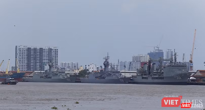 Đội tàu Hải quân Hoàng Gia Australia đến thăm TP.HCM ảnh 1