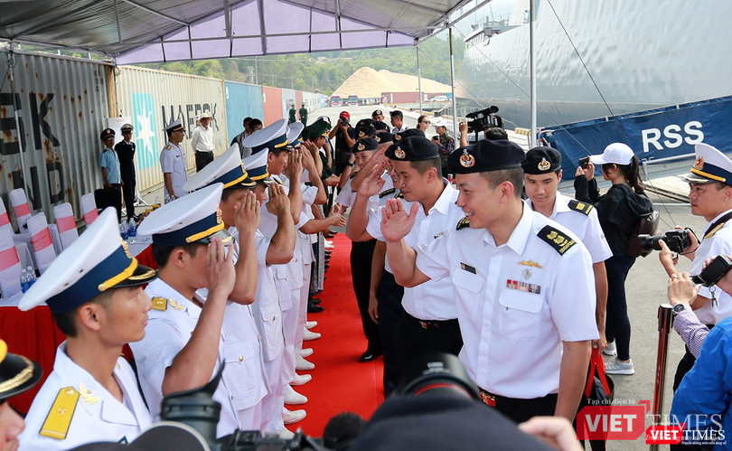 Tàu khu trục RSS INTREPID-Hải quân Singapore đã đến Đà Nẵng ảnh 5