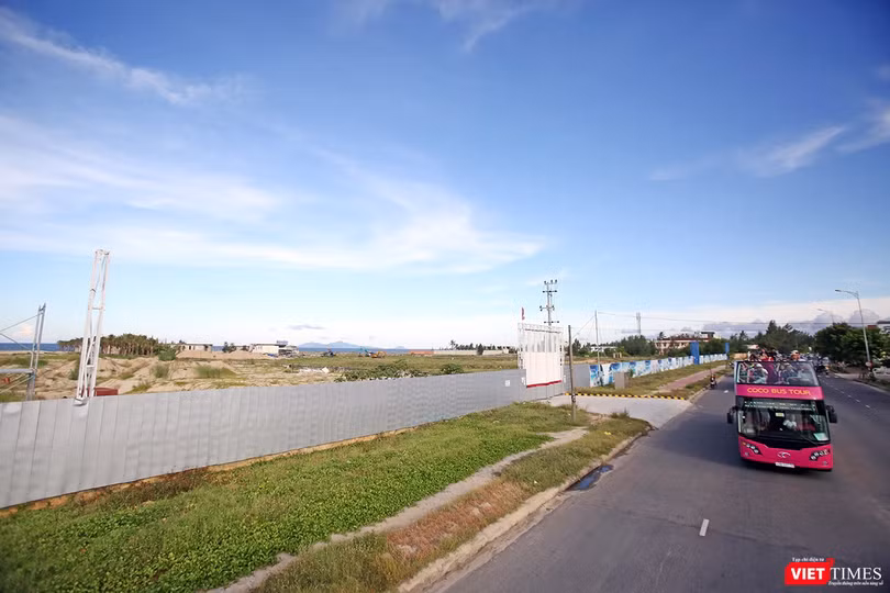 HĐND TP Đà Nẵng yêu cầu UBND TP tập trung triển khai phương án mở các lối xuống biển cho dân, đồng thời đẩy nhanh việc thu hồi các dự án treo ven biển gây ảnh hưởng đến cảnh quan.