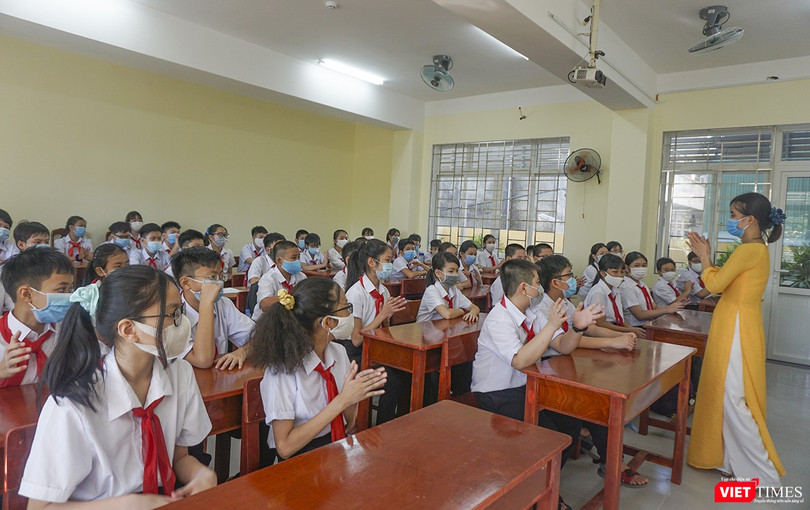 Học sinh ở Đà Nẵng trở lại lớp sau đợt bùng phát dịch COVID-19 lần thứ 2