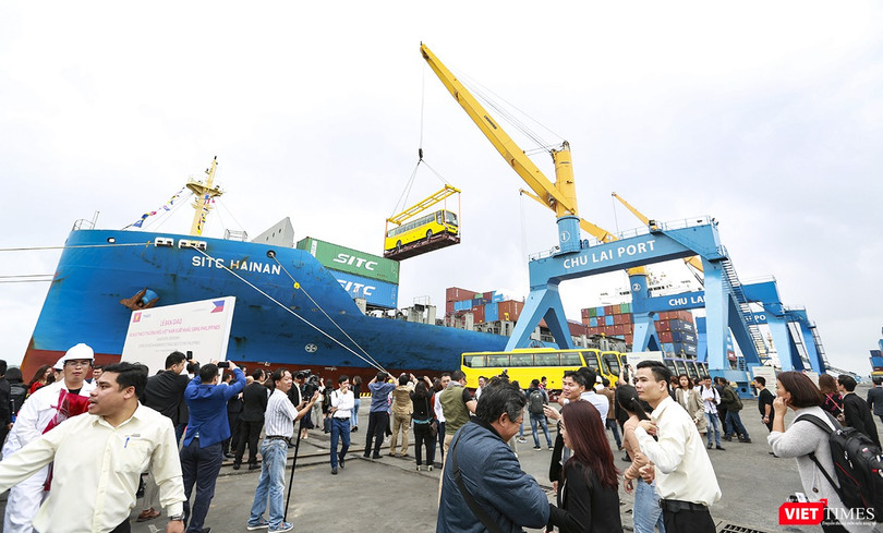 Những chiếc xe bus đầu tiên mang thương hiệu Thaco xuất khẩu ra nước ngoài