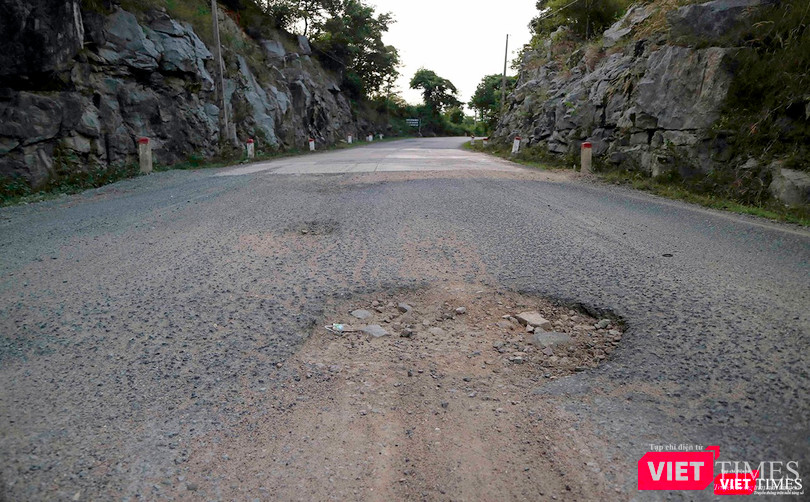 Cận cảnh những “siêu xe Bô xít” đang băm nát QL 27B ảnh 19