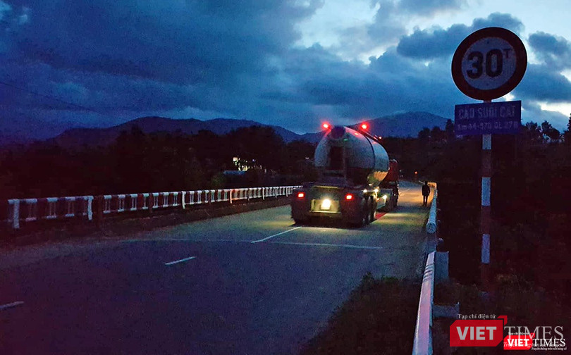 Cận cảnh những “siêu xe Bô xít” đang băm nát QL 27B ảnh 15