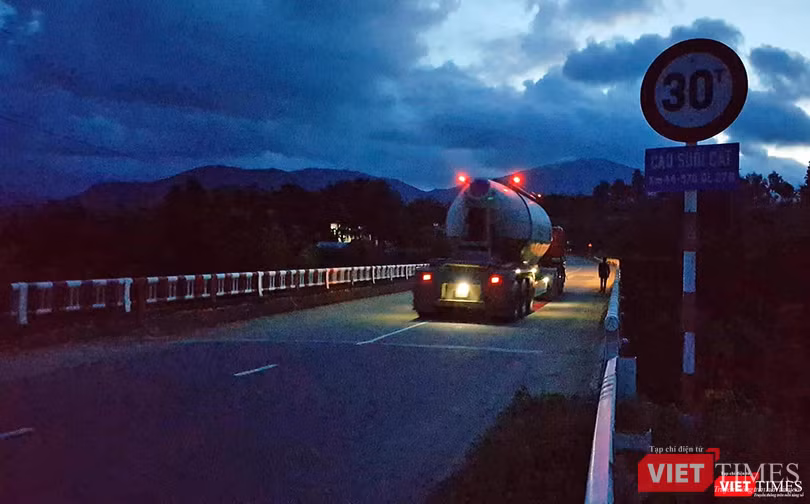 Cận cảnh những “siêu xe Bô xít” đang băm nát QL 27B ảnh 15