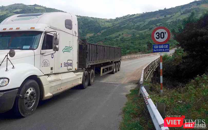 Cận cảnh những “siêu xe Bô xít” đang băm nát QL 27B ảnh 10