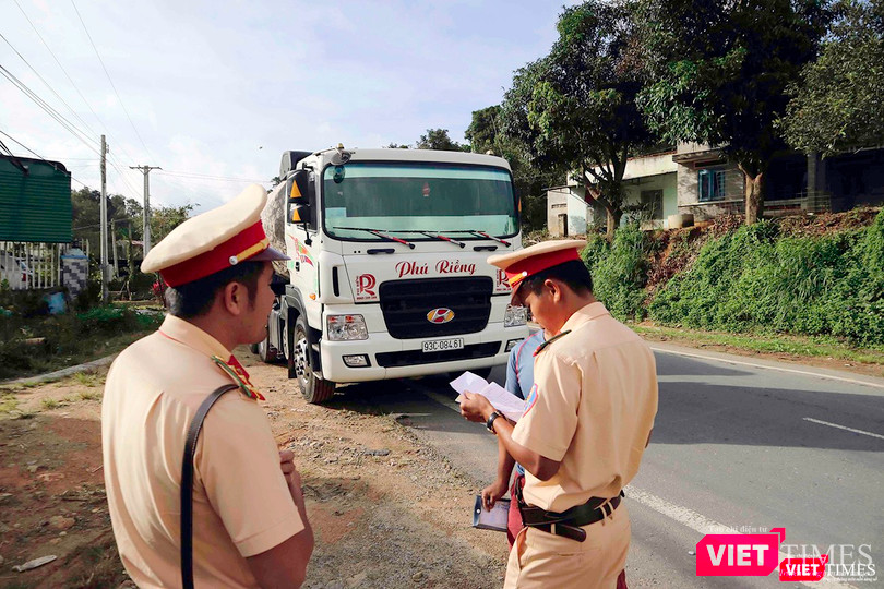 Cận cảnh những “siêu xe Bô xít” đang băm nát QL 27B ảnh 17