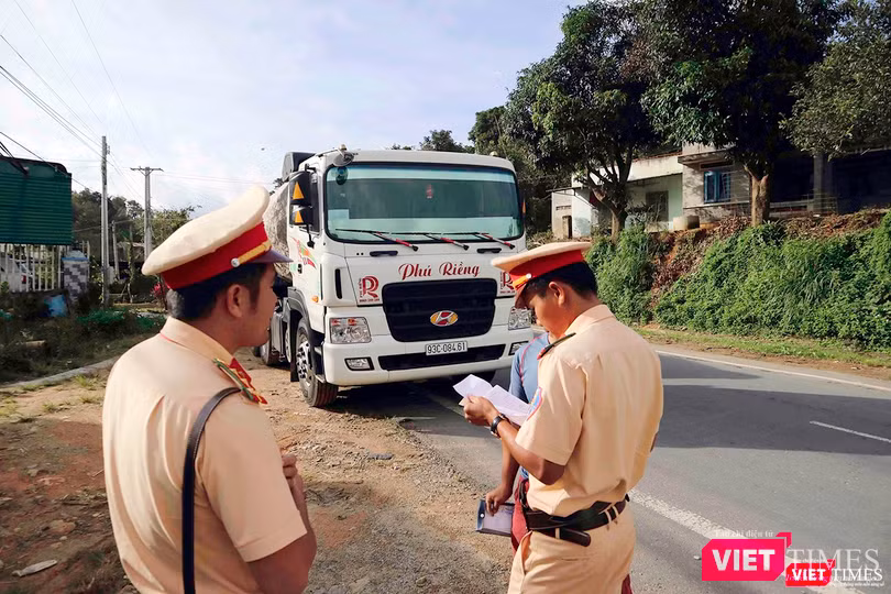 Cận cảnh những “siêu xe Bô xít” đang băm nát QL 27B ảnh 17