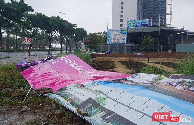 Mưa lớn kèm gió to đã quật ngã nhiều hạng mục phục vụ sự kiện Tuần lễ cấp cao APEC diễn ra tại Đà Nẵng vào đầu tháng 11 tới